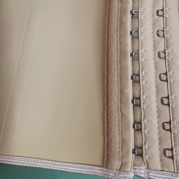 Beige latex waist trainer, 9 steel bones - size small - Picture 4 of 6
